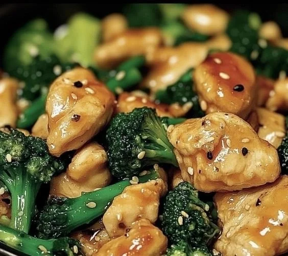 Delicious Garlic Chicken served with Broccoli and Spinach for a healthy meal